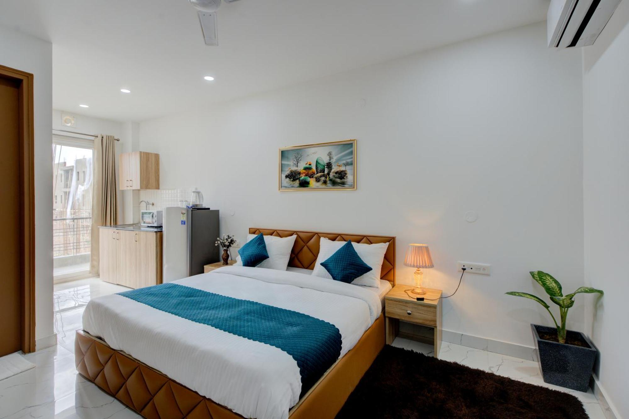 The Lodgers Studio Apartment Infront Of Artemis Hospital Gurugram Гургаон Экстерьер фото